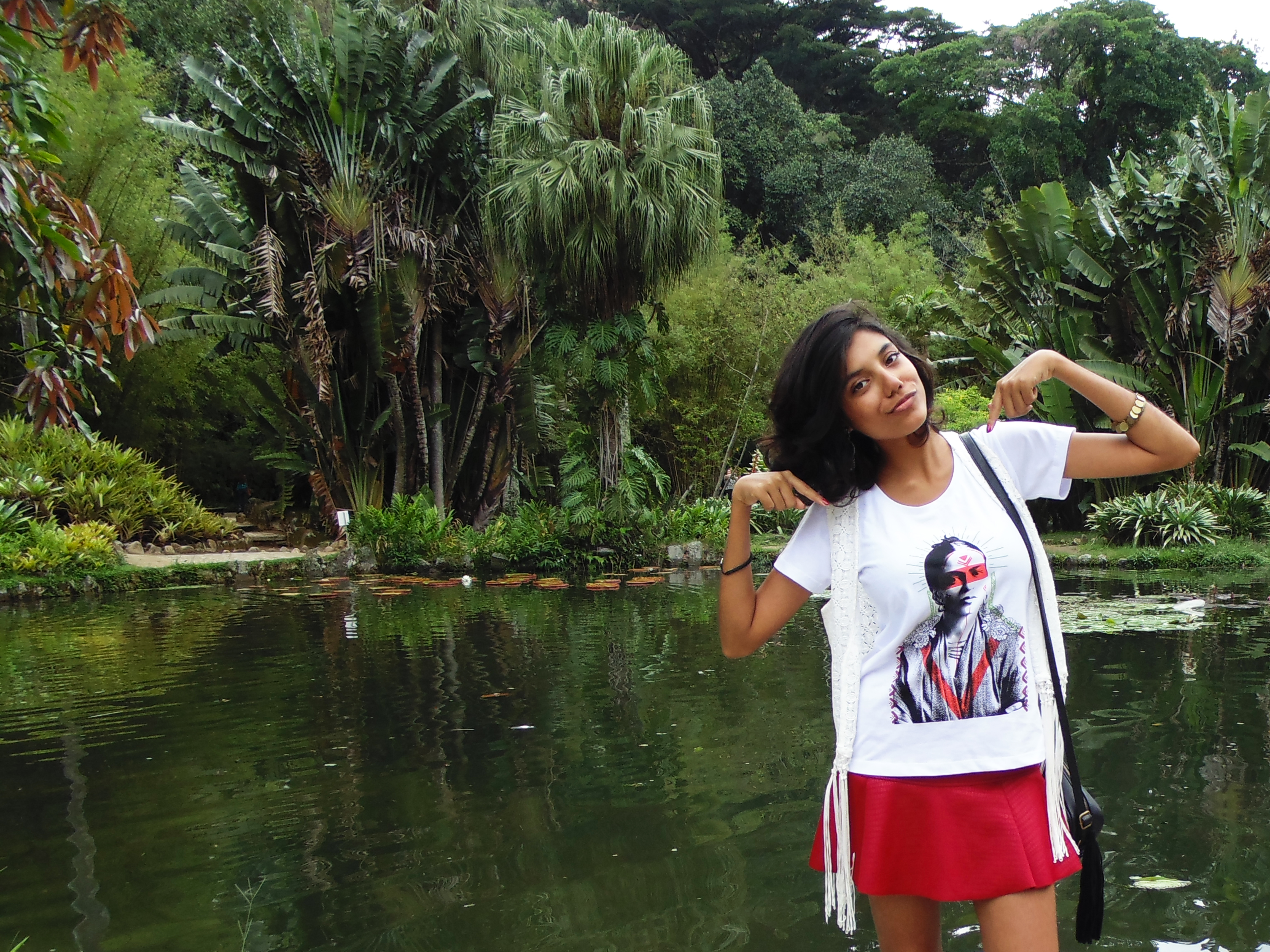look_do_dia_tshirt_frida_canocano_tees_colete_franjas_tenis_animal_print_1