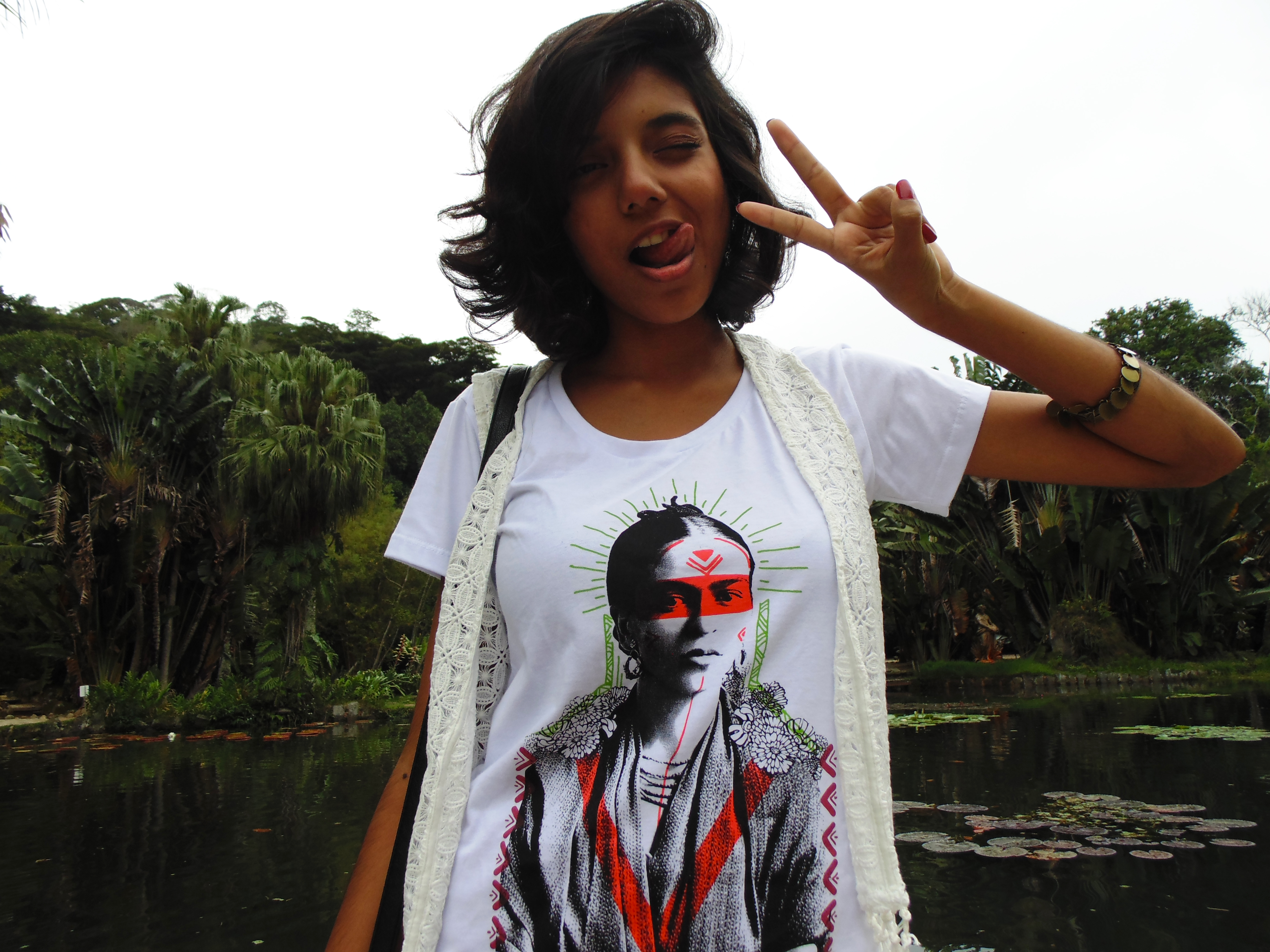 look_do_dia_tshirt_frida_canocano_tees_colete_franjas_tenis_animal_print_16