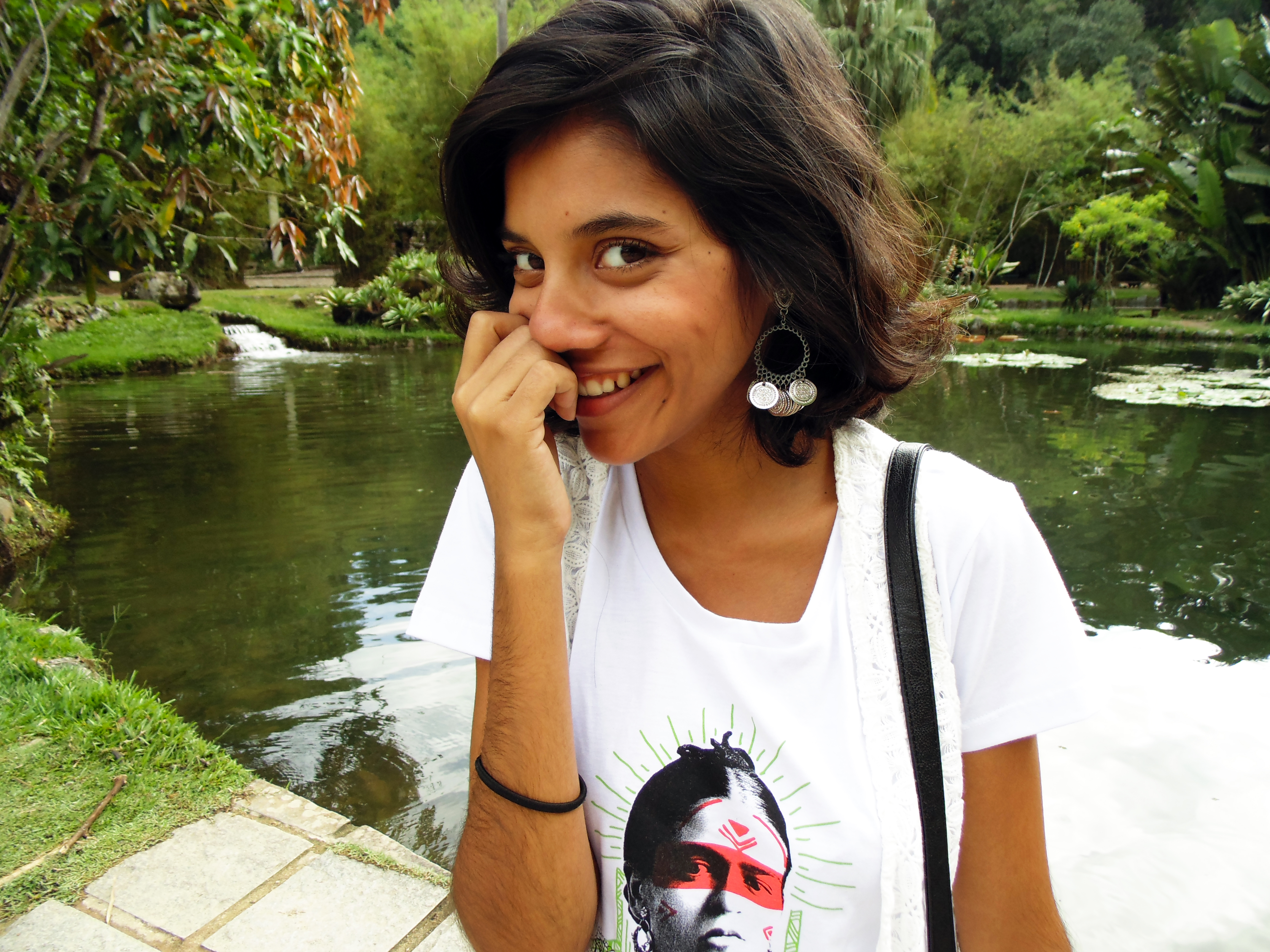 look_do_dia_tshirt_frida_canocano_tees_colete_franjas_tenis_animal_print_4