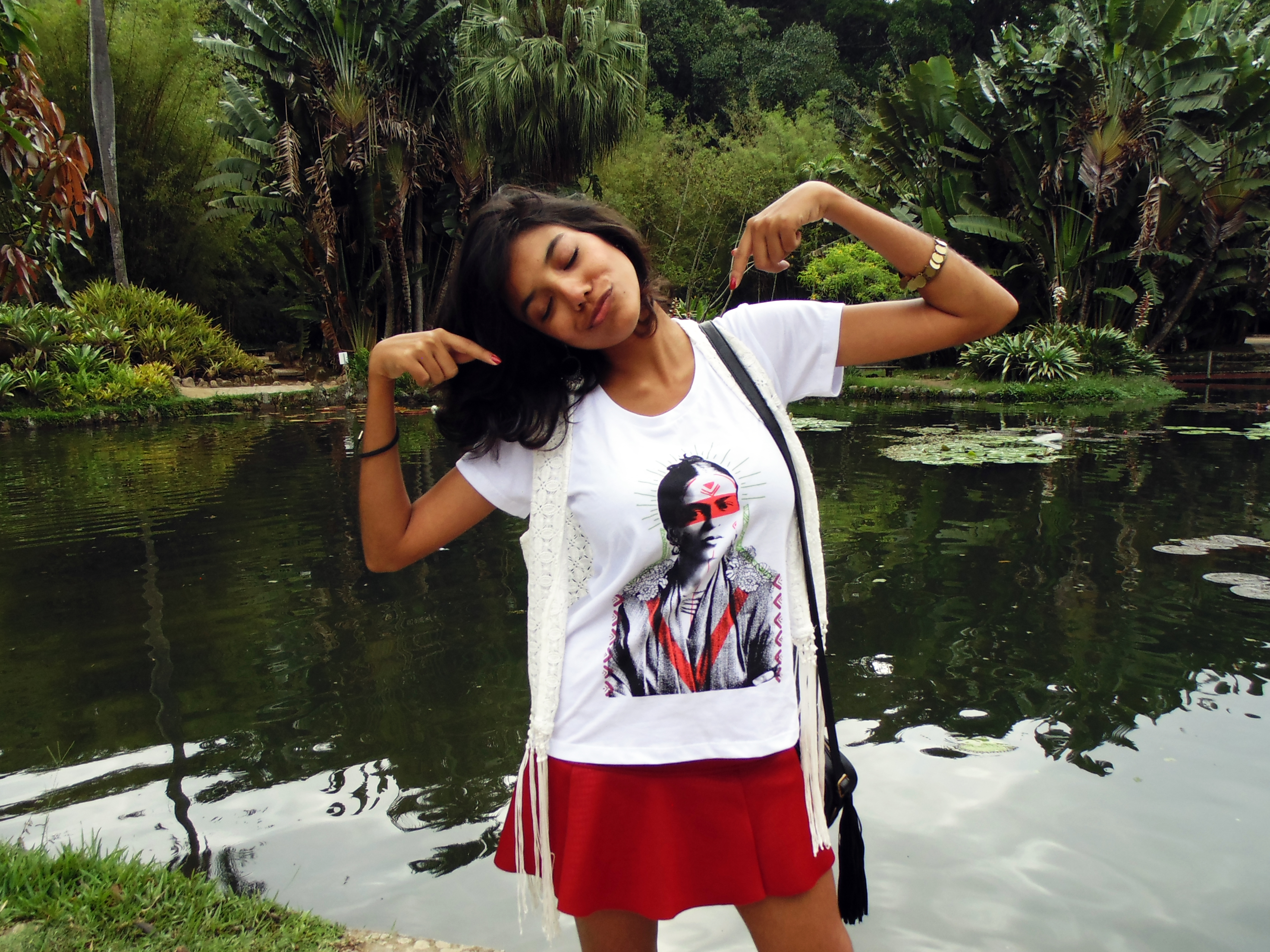look_do_dia_tshirt_frida_canocano_tees_colete_franjas_tenis_animal_print_9