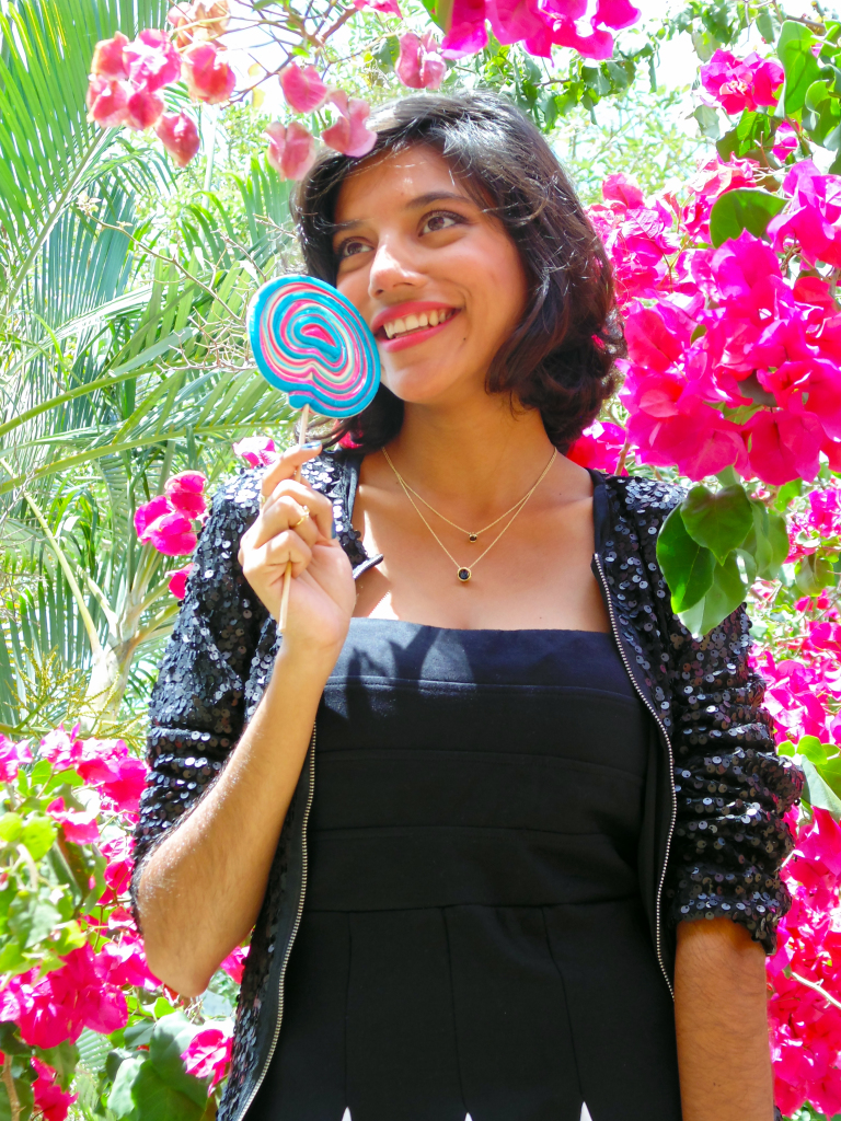 look_do_dia_vestido_preto_branco_casaco_bomber_paetes_candy_flower_6