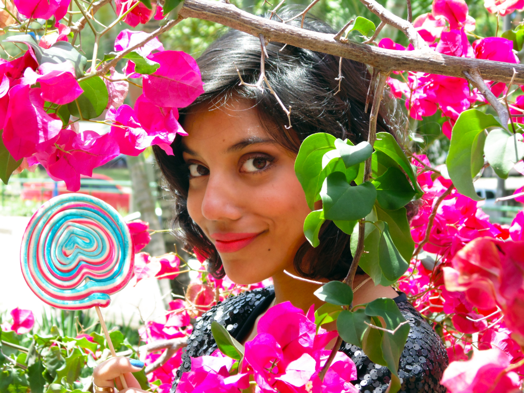look_do_dia_vestido_preto_branco_casaco_bomber_paetes_candy_flower_7