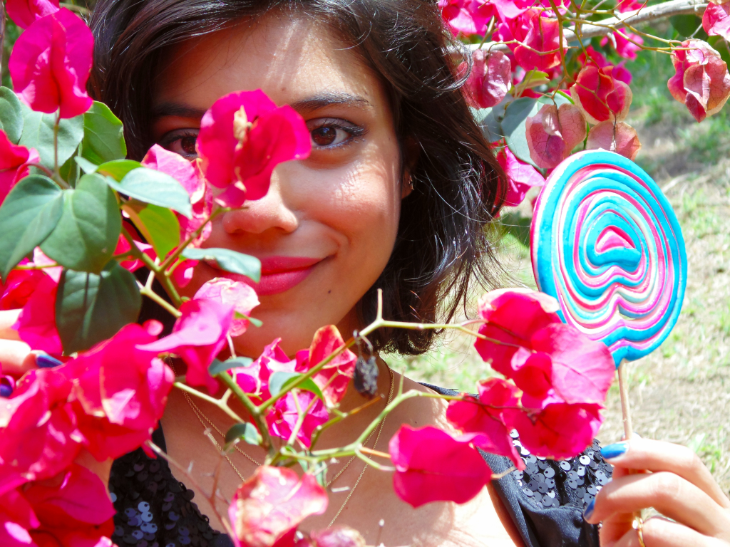 look_do_dia_vestido_preto_branco_casaco_bomber_paetes_candy_flower_8