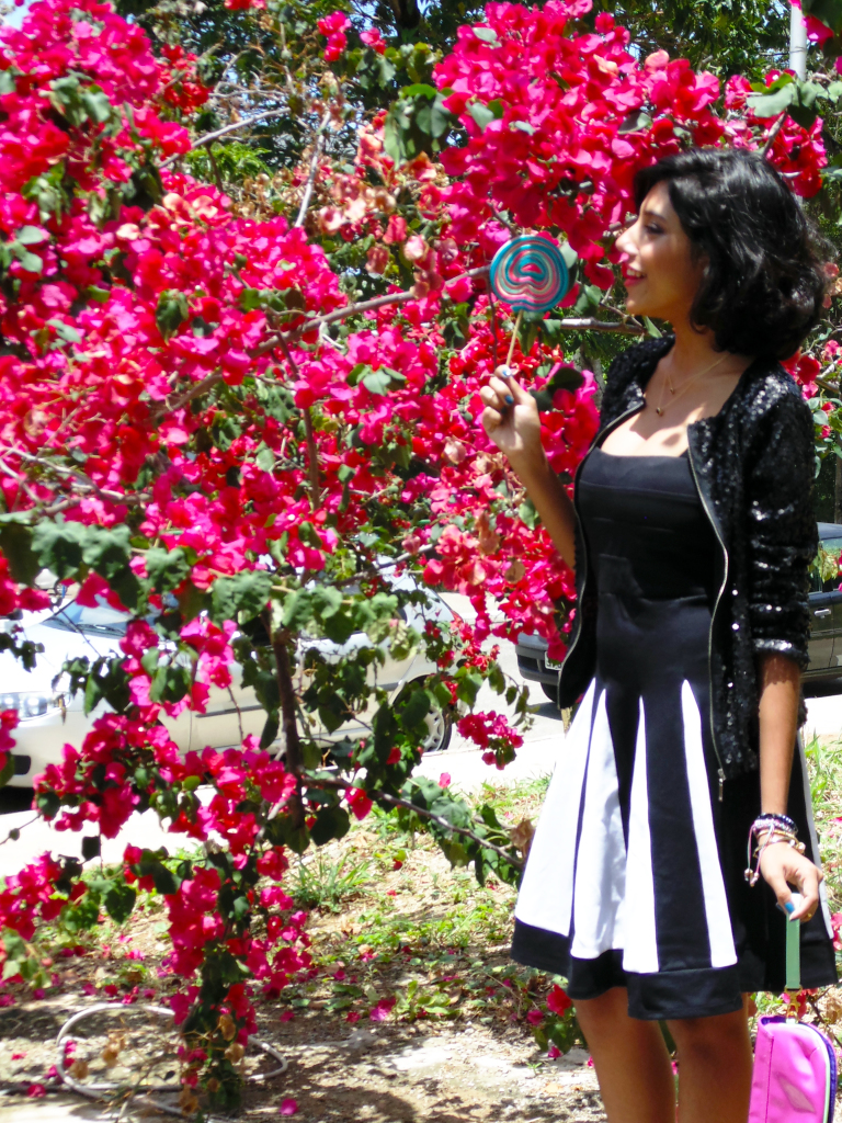 look_do_dia_vestido_preto_branco_casaco_bomber_paetes_candy_flower_9