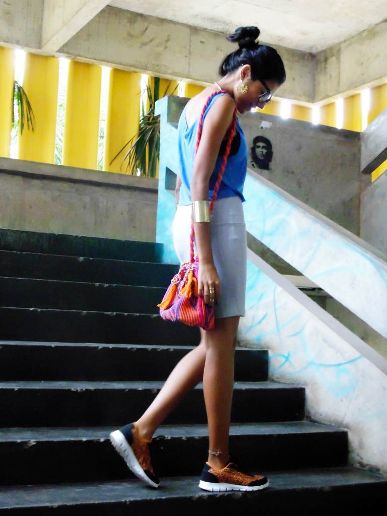 look_top_cropped_farm_saia_lapis_tenis_runing_colar_perola_wayuu_bag_tendencialist_8