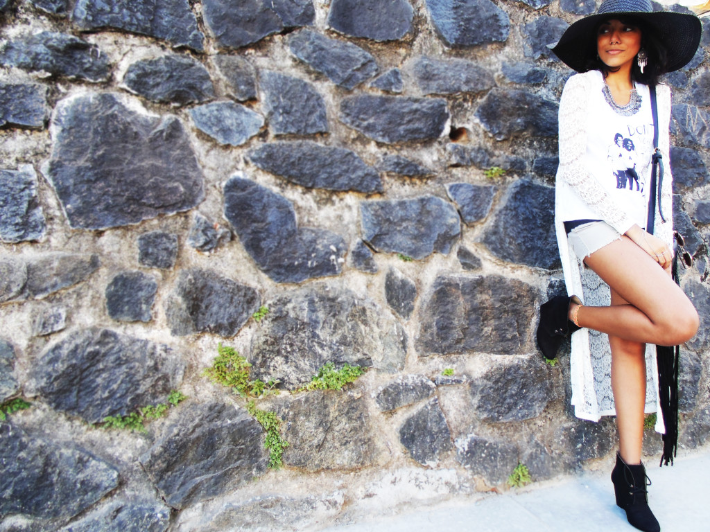 look_tunica_kimono_renda_blusa_salve_terra_short_chapeu_bota_bolsa_franja_1