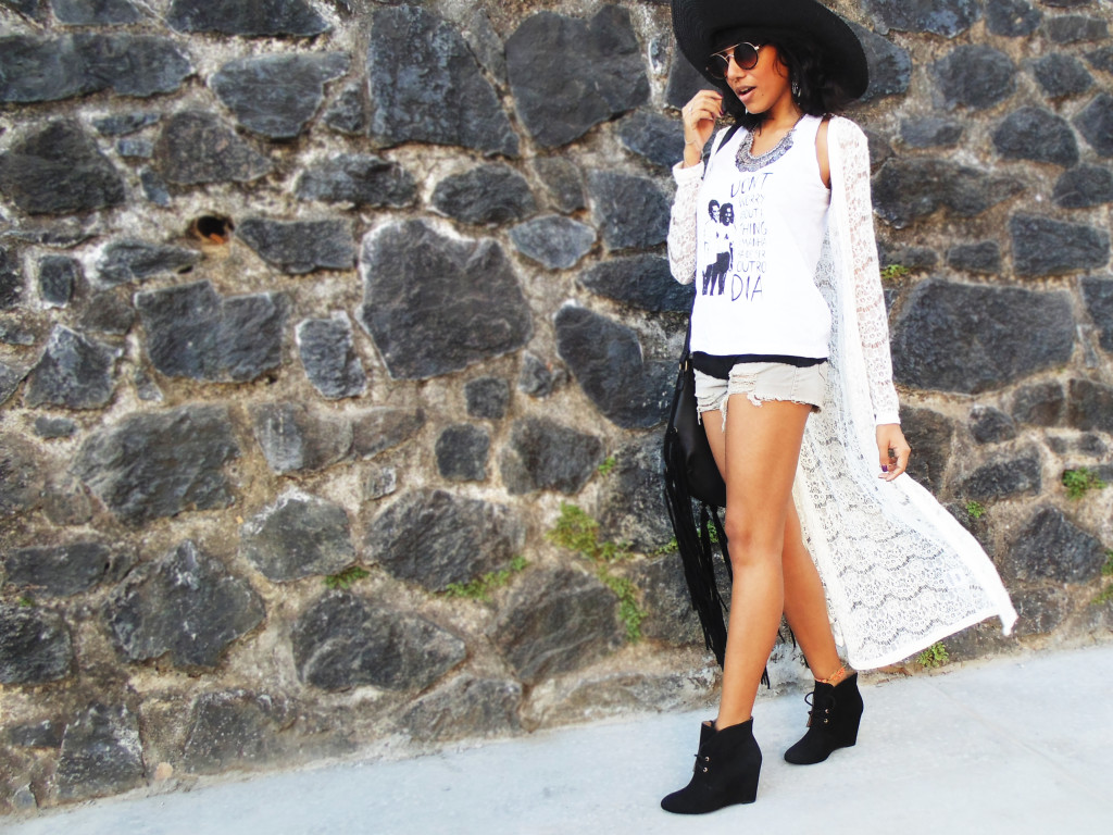 look_tunica_kimono_renda_blusa_salve_terra_short_chapeu_bota_bolsa_franja_4