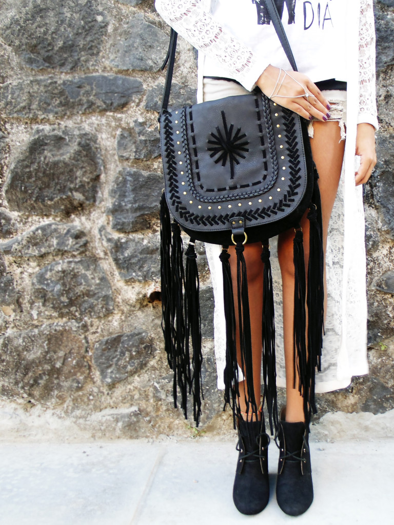 look_tunica_kimono_renda_blusa_salve_terra_short_chapeu_bota_bolsa_franja_9