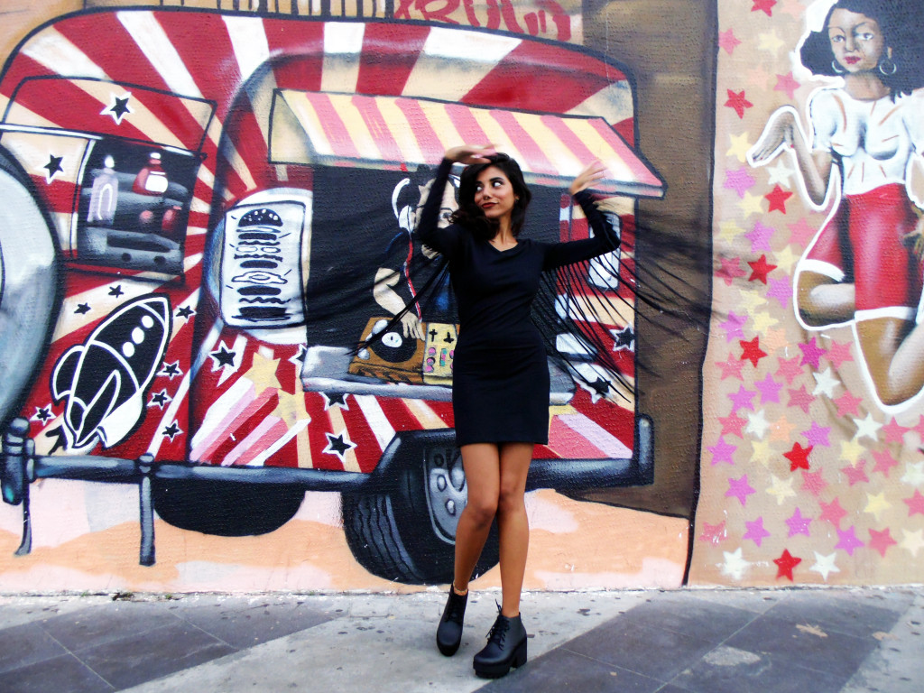 look_tendencialist_vestido_curto_manga_longa_franjas_melissa_stellar_dance_machine_6